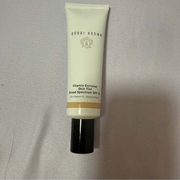 Bobbi Brown Vitamin Enriched Skin Tint Light 1 - Picture 2 of 3